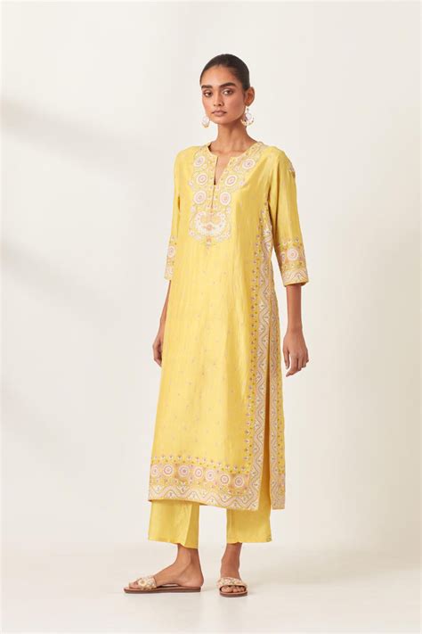 Yellow slim fit straight kurta set, decorated with bold appliqué borde ...