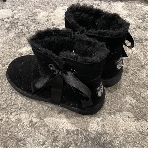 Bearpaw Women's Black Boots | Depop