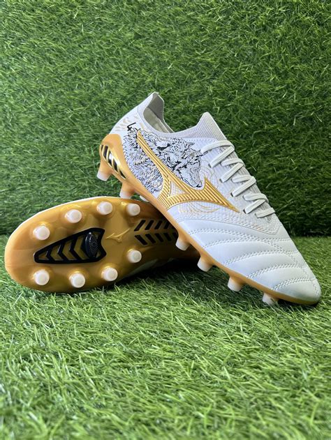 Mizuno White Gold colourway | Cleats Point