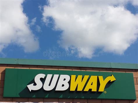 Subway Restaurant Sign 的图像结果