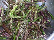 come pulire e cucinare gli asparagi selvatici taglierini con asparagi selvatici in cucina con zia lora come pulire e cucinare gli asparagi selvatici taglierini con asparagi selvatici in cucina con zia lora