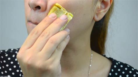 3-Types-Of-Banana-Peel-Face-Masks-Their-Benefits - linisehat.com
