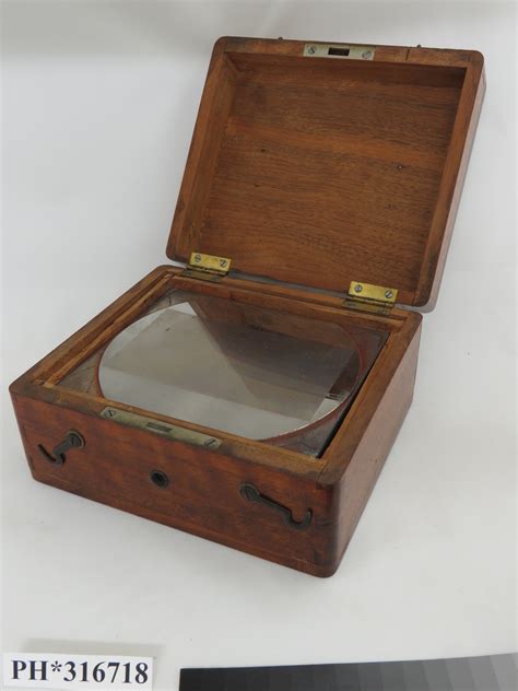 Using a Diffraction Grating 的图像结果