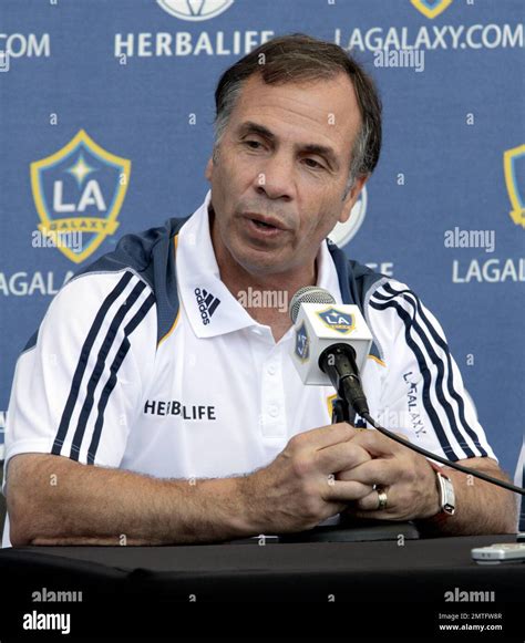 LA Galaxy head coach Bruce Arena with players Robbie Keane, Landon ...