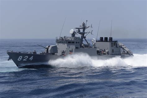 JMSDF Patrol Boat Hayabusa (PG 824) August 2014 [2400 x 1602] : r/WarshipPorn