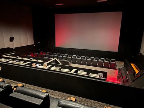 Like it... Needs Better Management - Reviews, Photos - Paragon Theaters ...