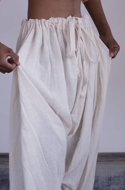 Buy Khamir Off White Peti Handwoven 3 Meter Izar – khamircrafts