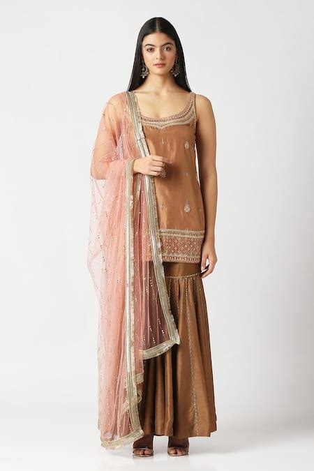 Labbada | Designer Gowns, Lehengas, Kurta Sets | Aza Fashions