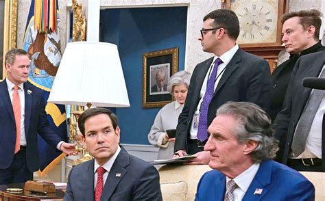 Trump mug shot hung just outside Oval Office, photos show - ABC News