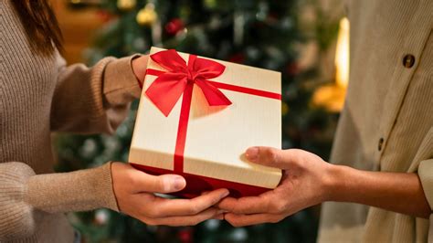 Merry Christmas! Gift return policies at these Florida stores