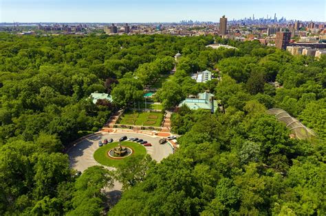 Bronx Zoo in New York - Explore the Most Extensive Urban Zoo in the ...