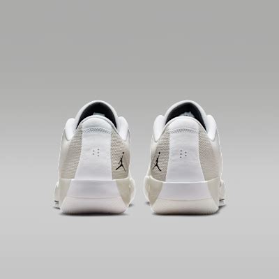 Luka .77 PF Basketball Shoes. Nike IN