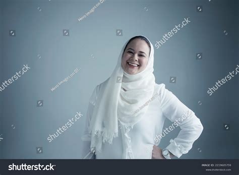 8.745 Eastern Woman Nature White Background Images, Stock Photos ...