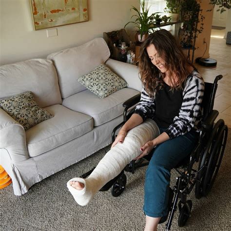 Oh my broken leg hurts so much! | Long leg cast, Leg cast, Arm cast