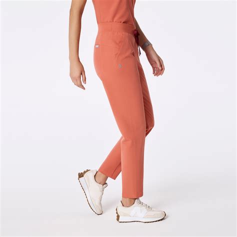 Women’s Victoria Slim Tapered Scrub Pants - Spiced Cider · FIGS