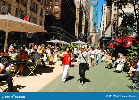 Herald Square, New York City Editorial Photography - Image of dine ...