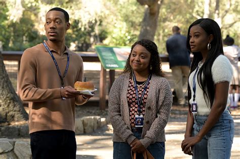 Danvers on Twitter: "RT @almanaquedisney: É HOJE! O Emmy 2022 acontece hoje à noite, em Los ...