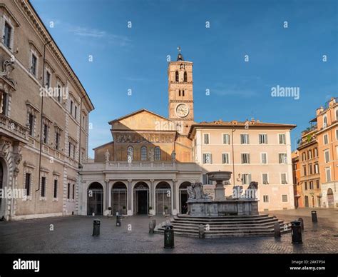 Santa Maria in Trastevere Basilica, Rome Italy Stock Photo - Alamy
