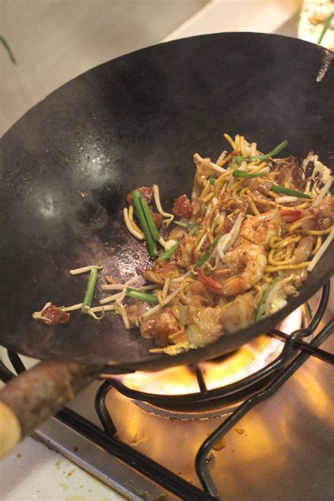 Stir frying with Wok Hei - The Food Canon