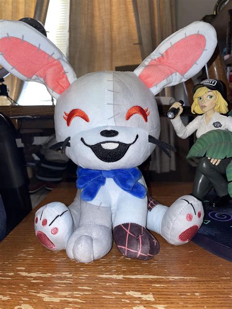 White woman jumpscare came : r/Youtooz