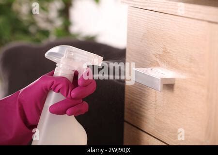 Spraying Chest of Drawers 的图像结果