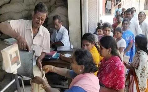 Free ration worth Rs 69000 crore vanishing every year India grains not ...