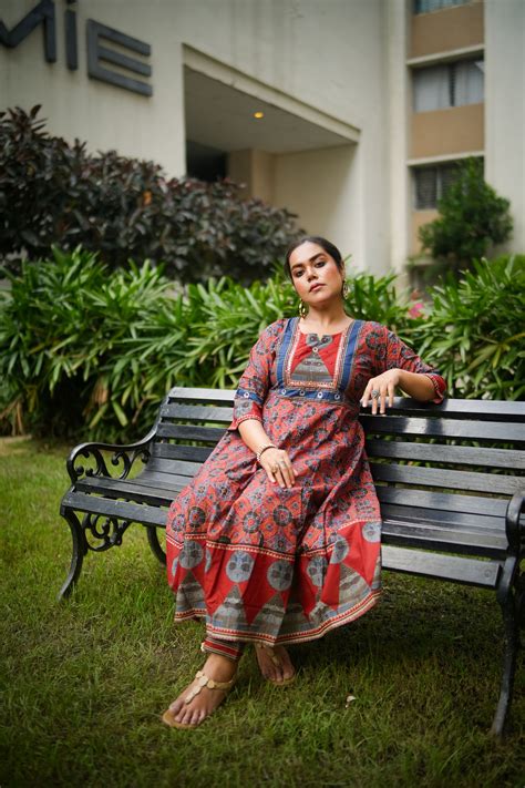 Maroon & Blue Embroidered Anarkali Kurta With Pant – Rozaara
