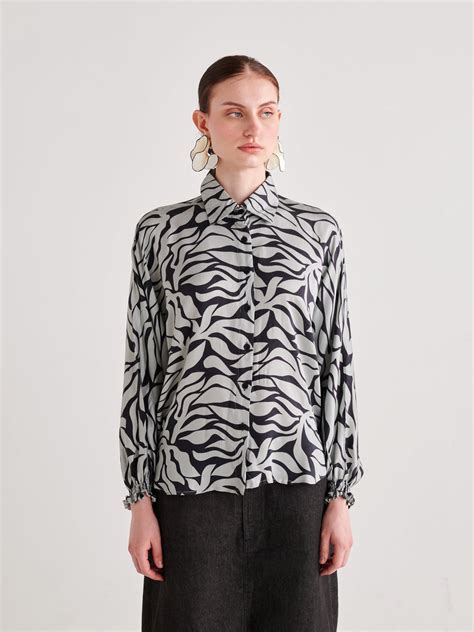 Black Leaf Abstract Batwing Shirt – prakritijaipur