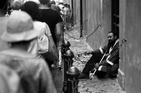 Grad u Italiji uvodi kazne za davanje novca prosjacima - 92Putovanja