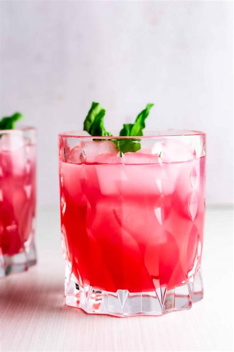 Sparkling Grapefruit Mocktail (Virgin Paloma)