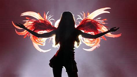 She Quit Her Victoria’s Secret Job Over Exec’s Trans Insult