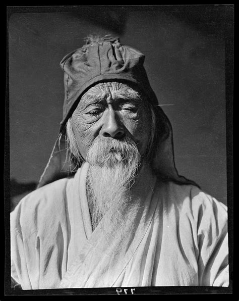 旧中国老照片：饱经风霜的算命先生 脸上沟壑包含人生阅历
