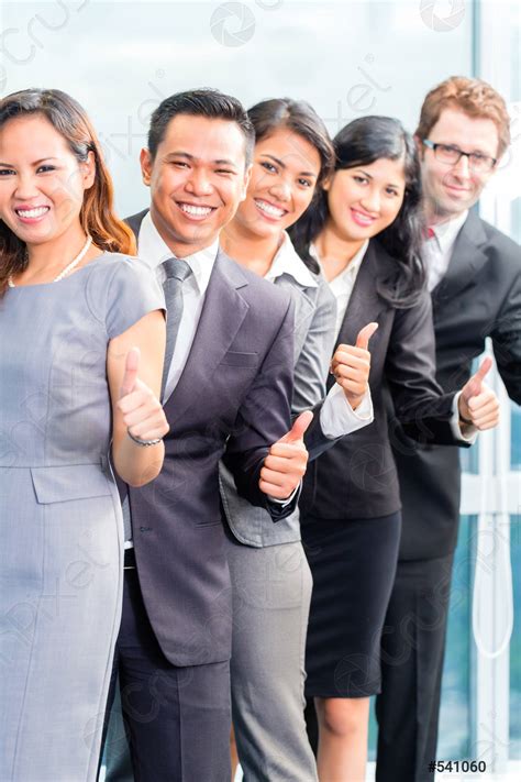 People Standing in a Row 的图像结果