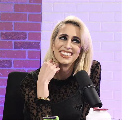 Hila is getting her ass kissed by Tana Mongeau LIVE!! 🔴 : r/EthanKleinIsRetarded