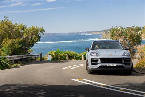 Porsche Cayenne vs Porsche Macan Comparison | CarExpert