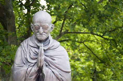 8 inspiring statues of Mahatma Gandhi across the world | India.com