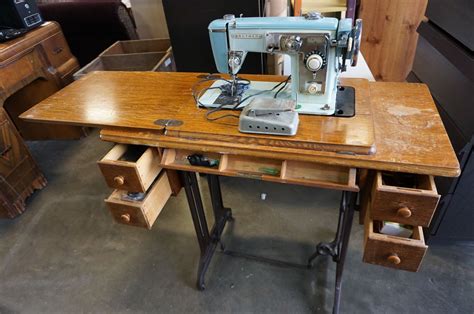 SINGER SEWING MACHINE TABLE WITH BROTHER SEWING MACHINE