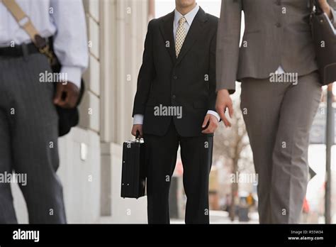 Businessman Walking 的图像结果