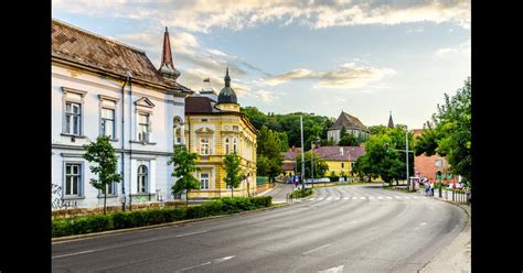 Miskolc (MCQ) - Flight Status, Maps & more - KAYAK