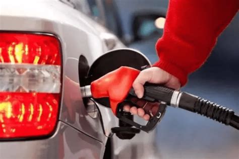 国内油价将在明天迎来年内第13次上调 每吨上调215元_智车