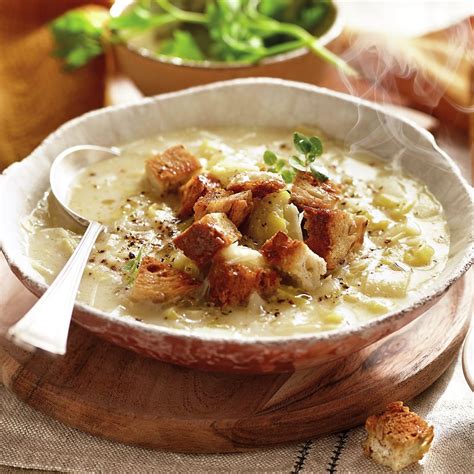 Sopa de puerro con picatostes caseros