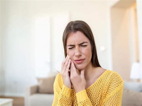 Tips To Avoid Toothaches and Sensitivity In Winter | TheHealthSite.com