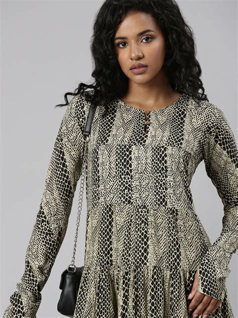 SHOWOFFFF Women's Beige Round Neck Long Sleeves Empire Abstract Midi Dress