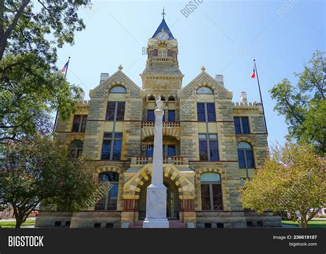 Romanesque Revival Architecture Romanesque architecture in Spain ...