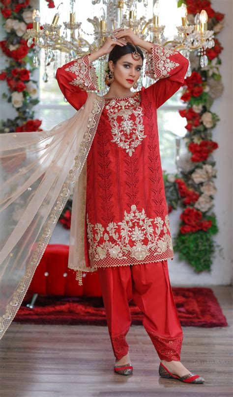 Nisa Schiffli Luxury Collection 2019 – Shrf-un-Nissa – YourLibaas