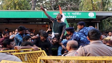 JNU students vs Delhi Police: Videos on social media show two sides of ...