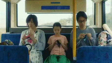 日本温情电影：儿子想变成女孩，妈妈主动买了内衣给他戴上|人生密密缝影评|人生密密缝评分