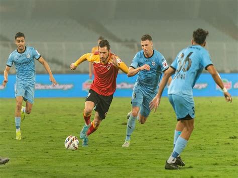Mumbai City FC overcome late scare against East Bengal FC to seize ...