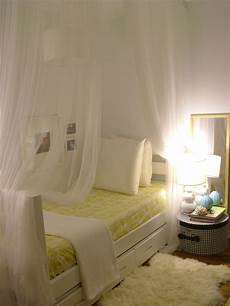 Tiny Bedroom by Decorating A Small Bedroom How To Decorate A Really Tiny Bedroom