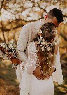 Relaxed Outdoor Wedding Vibes With 1970 S Inspiration Dried Florals by Relaxed Outdoor Wedding Vibes With 1970 S Inspiration Relaxed Outdoor Wedding Vibes With 1970 S Inspiration Dried Florals